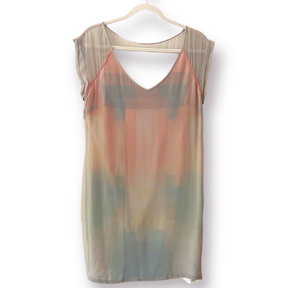 Stunning Reiss Dress light grey over with colorful graphics